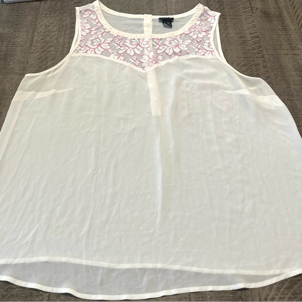 Torrid Cream Blouse with Pink Lace Detail size 0